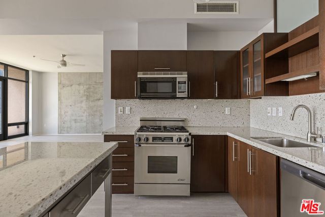 1111 S Grand Avenue 1211, Los Angeles, CA 90015
