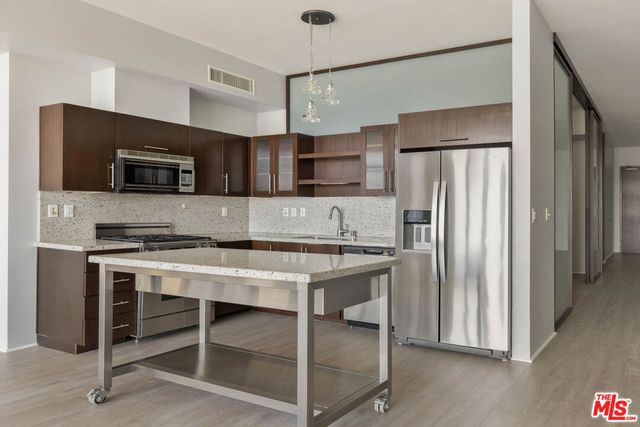 1111 S Grand Avenue 1211, Los Angeles, CA 90015