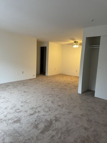 4 Village Rock Lane 9, Natick, MA 01760