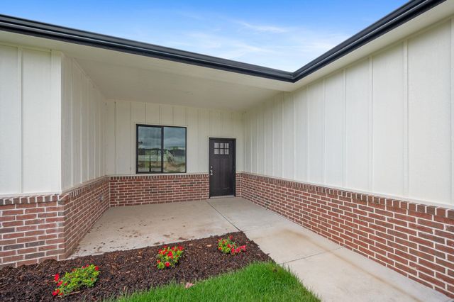 501 E Elmwood St, Park City, KS 67147