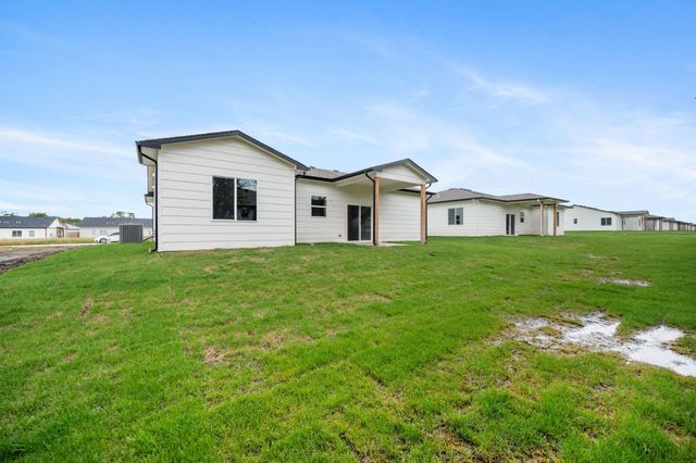 501 E Elmwood St, Park City, KS 67147