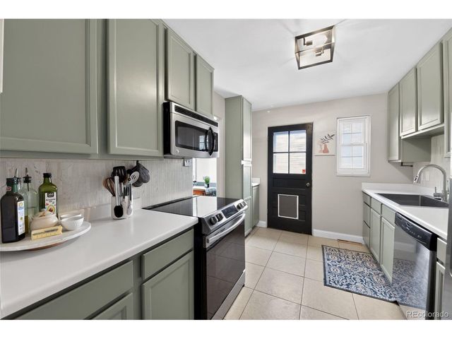 9095 W Mississippi Ave, Lakewood, CO 80226