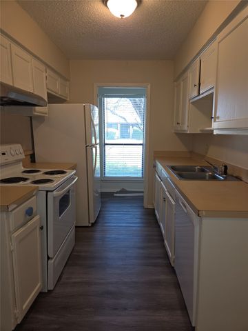 2400 Monte Carlo Drive B, Arlington, TX 76015