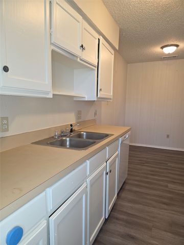 2400 Monte Carlo Drive B, Arlington, TX 76015