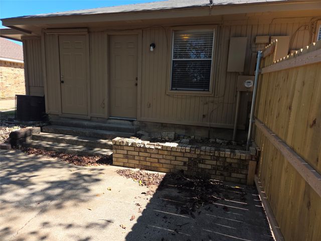 2400 Monte Carlo Drive B, Arlington, TX 76015