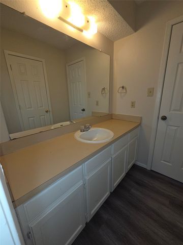 2400 Monte Carlo Drive B, Arlington, TX 76015