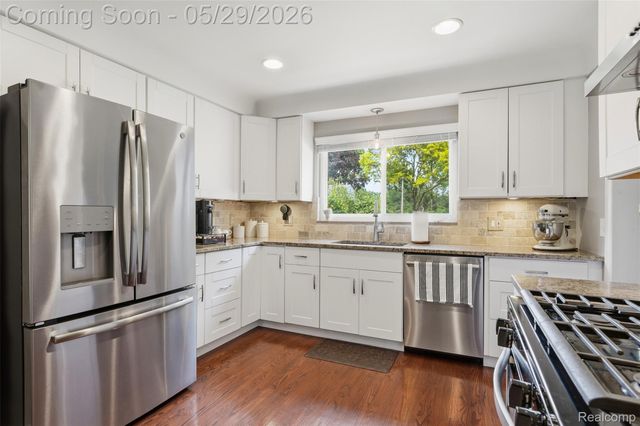 14338 Shadywood Drive, Plymouth Charter Township, MI 48170