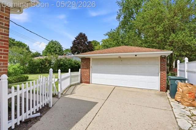 14338 Shadywood Drive, Plymouth Charter Township, MI 48170