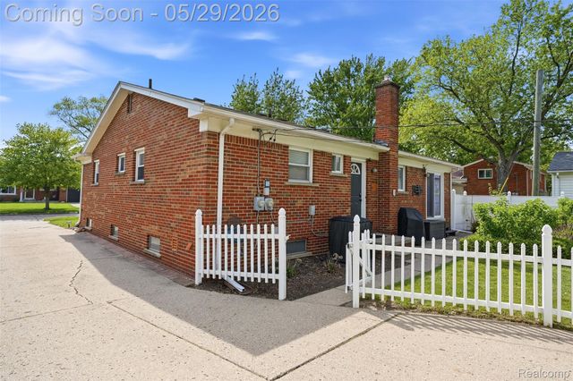 14338 Shadywood Drive, Plymouth Charter Township, MI 48170