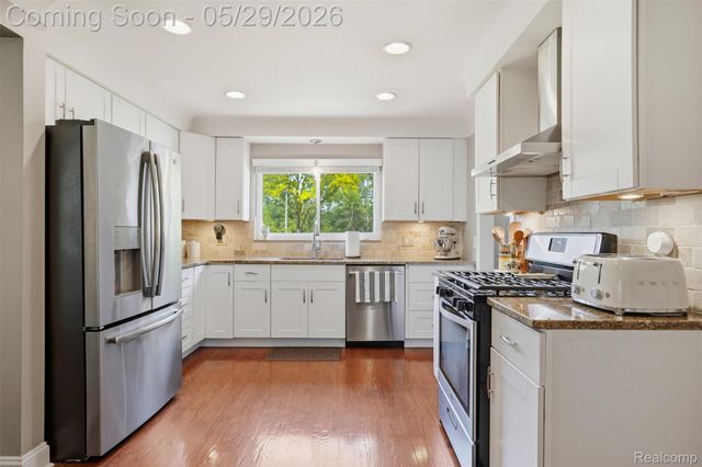 14338 Shadywood Drive, Plymouth Charter Township, MI 48170