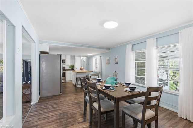 123 Cedar LN # 42, Naples, FL 34114