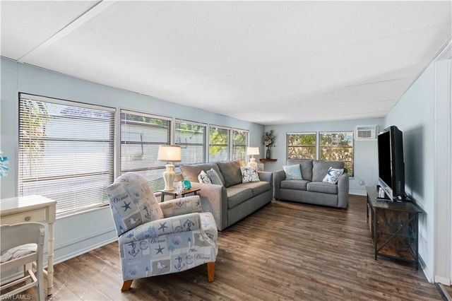 123 Cedar LN # 42, Naples, FL 34114