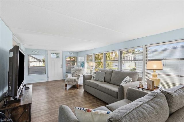 123 Cedar LN # 42, Naples, FL 34114