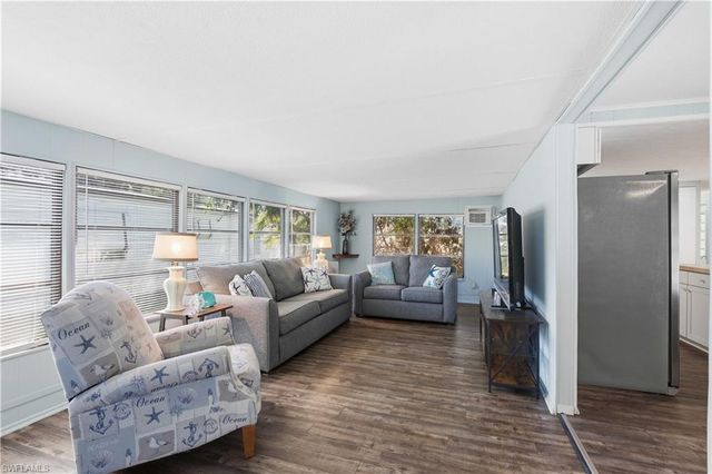 123 Cedar LN # 42, Naples, FL 34114