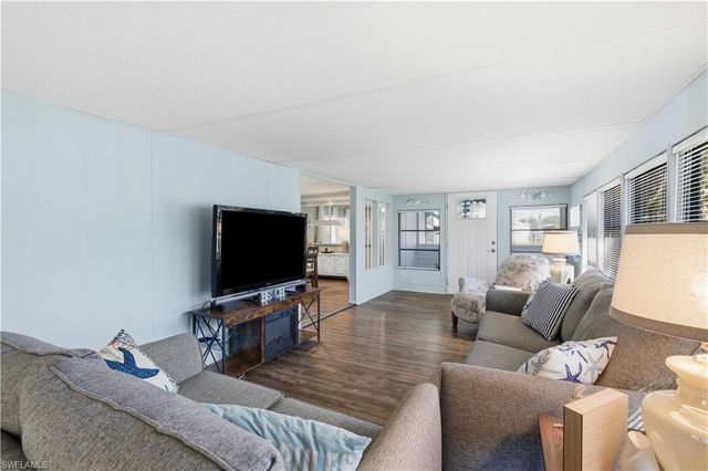 123 Cedar LN # 42, Naples, FL 34114