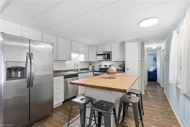 123 Cedar LN # 42, Naples, FL 34114