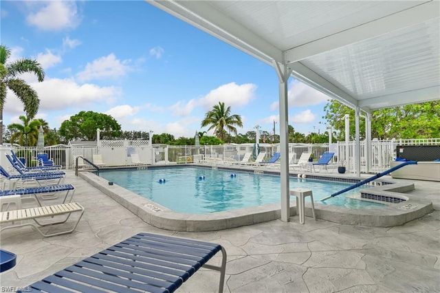 123 Cedar LN # 42, Naples, FL 34114