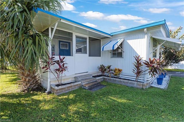 123 Cedar LN # 42, Naples, FL 34114