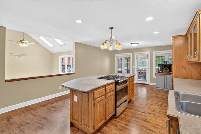 986 W Sycamore Street, Springfield, MO 65810