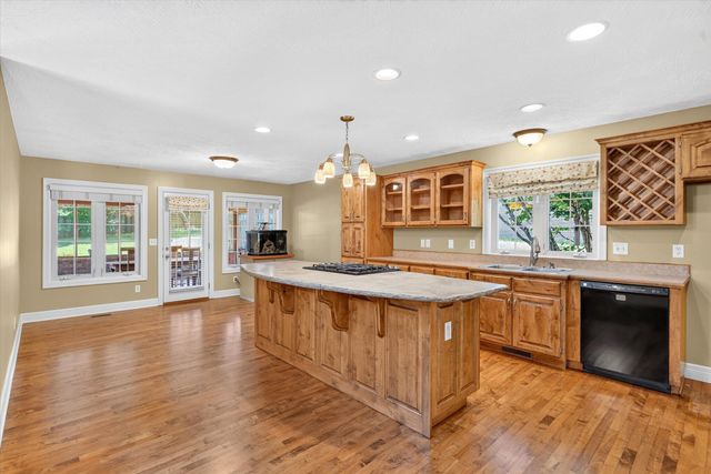 986 W Sycamore Street, Springfield, MO 65810