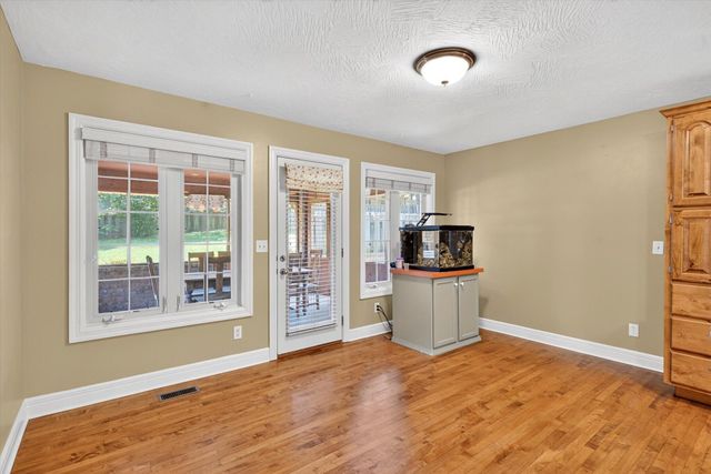 986 W Sycamore Street, Springfield, MO 65810