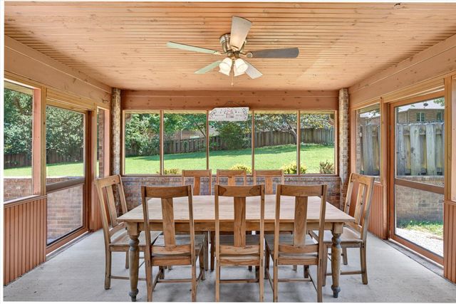986 W Sycamore Street, Springfield, MO 65810