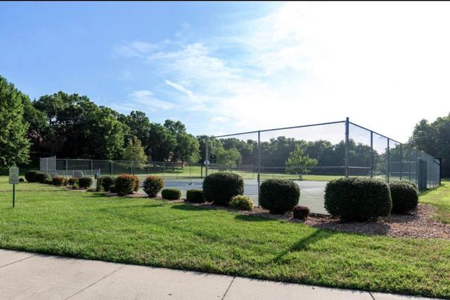 986 W Sycamore Street, Springfield, MO 65810