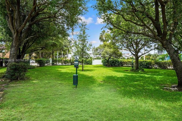 10709 NW 81st Lane, Doral, FL 33178
