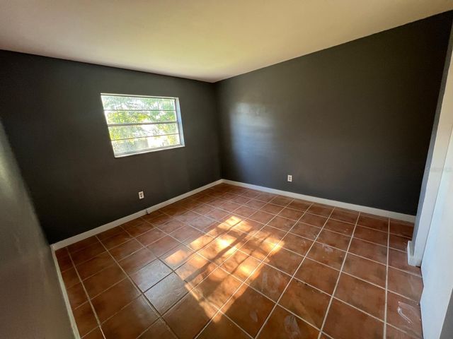 300 83RD AVENUE NE, St Petersburg, FL 33702