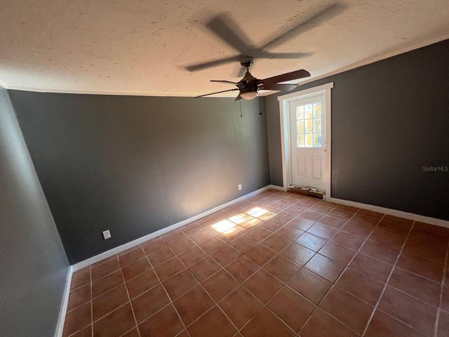 300 83RD AVENUE NE, St Petersburg, FL 33702