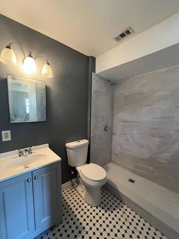 300 83RD AVENUE NE, St Petersburg, FL 33702