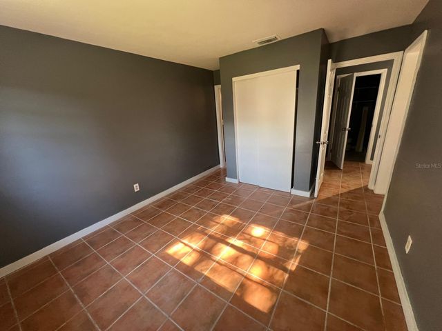 300 83RD AVENUE NE, St Petersburg, FL 33702