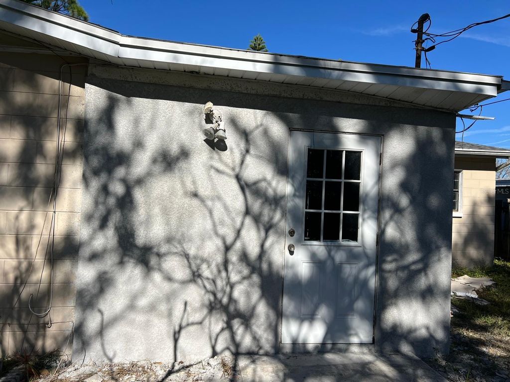 300 83RD AVENUE NE, St Petersburg, FL 33702