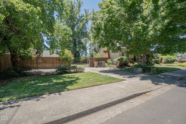 289 E Park Street, Grants Pass, OR 97527