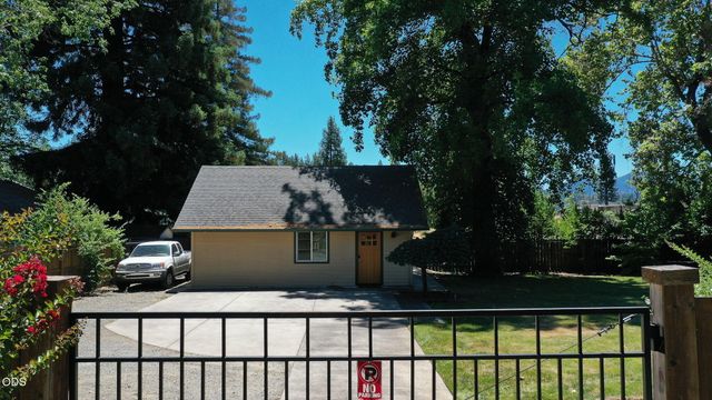 289 E Park Street, Grants Pass, OR 97527