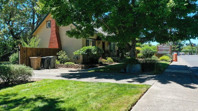 289 E Park Street, Grants Pass, OR 97527