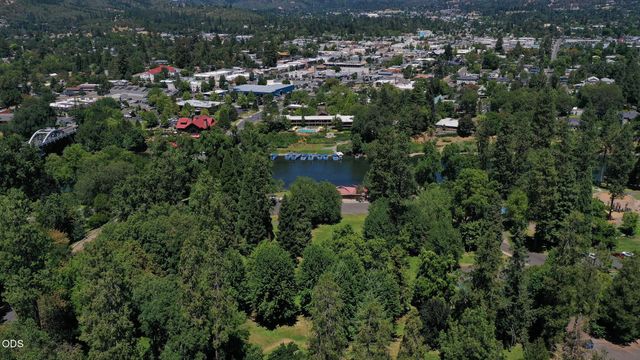 289 E Park Street, Grants Pass, OR 97527