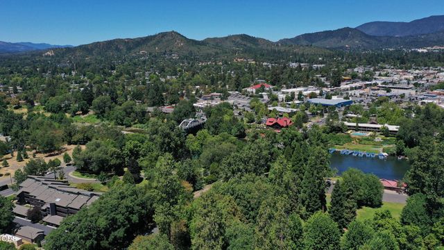 289 E Park Street, Grants Pass, OR 97527