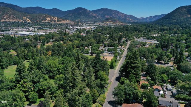 289 E Park Street, Grants Pass, OR 97527