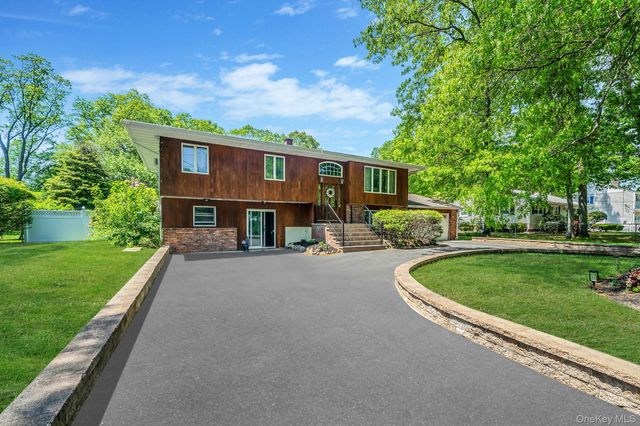 118 Ledgewood Drive, Smithtown, NY 11787