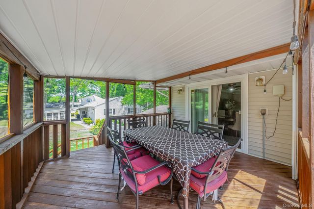 118 Ledgewood Drive, Smithtown, NY 11787