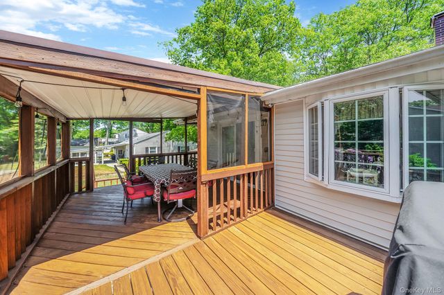 118 Ledgewood Drive, Smithtown, NY 11787