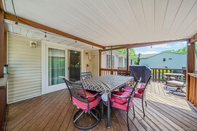 118 Ledgewood Drive, Smithtown, NY 11787