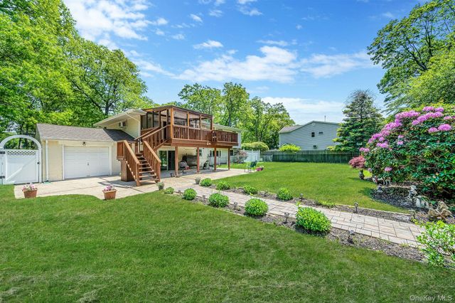 118 Ledgewood Drive, Smithtown, NY 11787