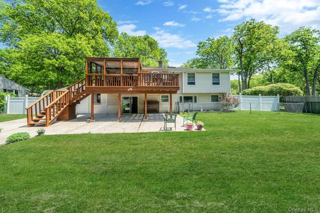 118 Ledgewood Drive, Smithtown, NY 11787