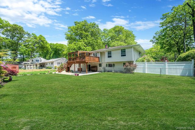 118 Ledgewood Drive, Smithtown, NY 11787