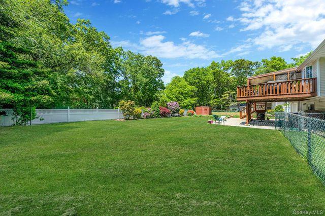 118 Ledgewood Drive, Smithtown, NY 11787