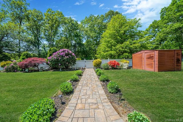 118 Ledgewood Drive, Smithtown, NY 11787