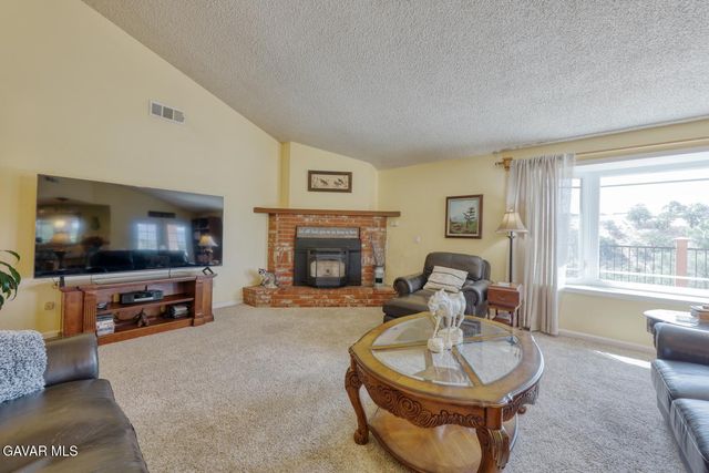19304 Moon Drive, Tehachapi, CA 93561