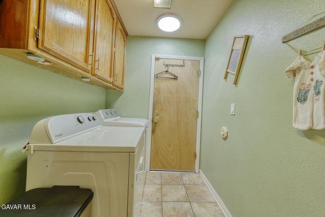 19304 Moon Drive, Tehachapi, CA 93561